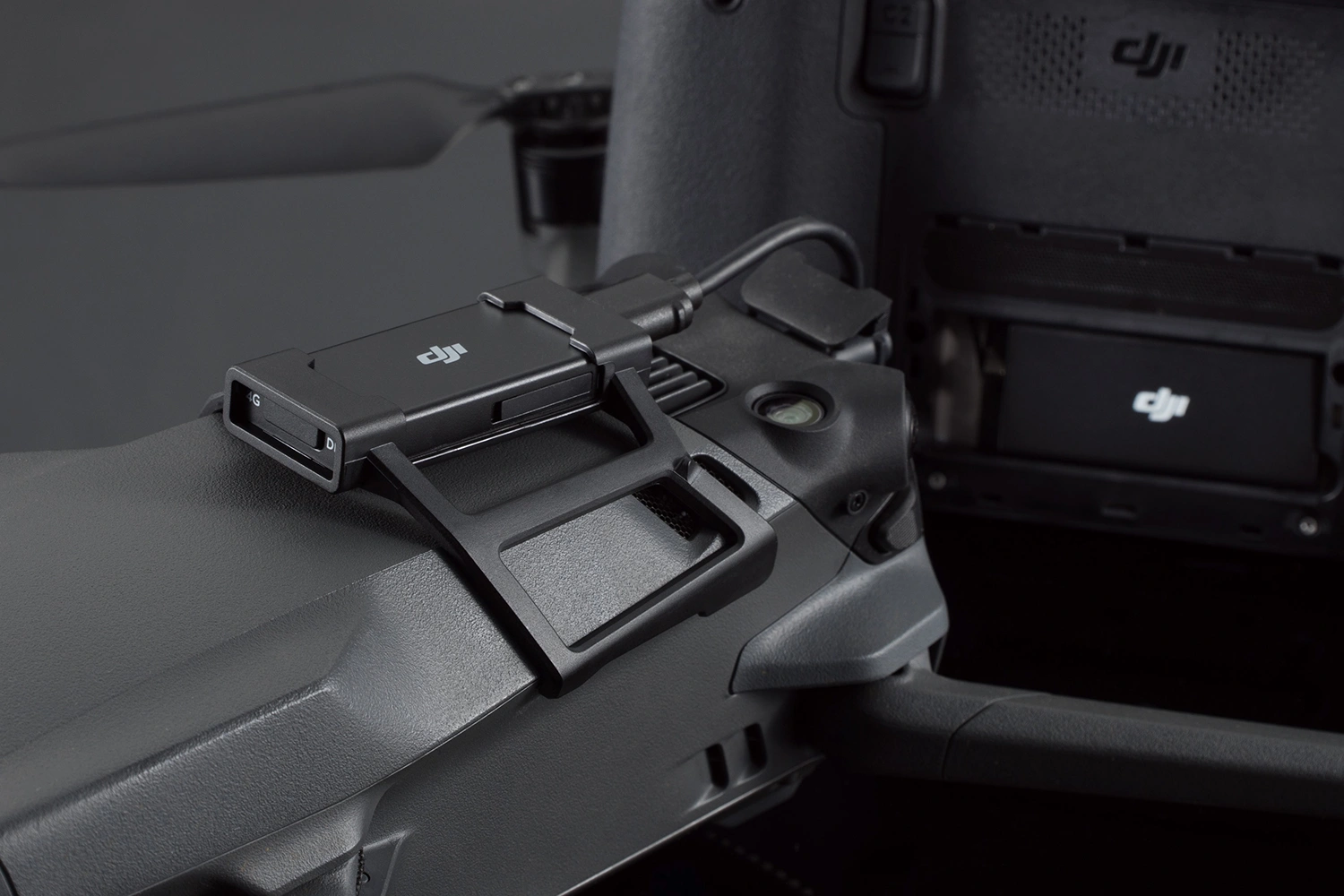 DJI Cellular Dongle 4G połączony z dronem DJI Mavic 3